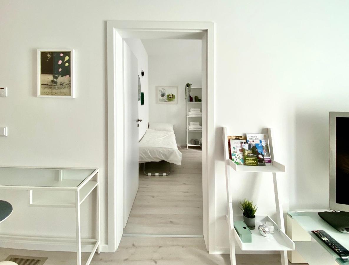 Modernes Apartment, Terrasse Und Garten Am Lilienthalpark Im Suedwesten Berlins Dış mekan fotoğraf