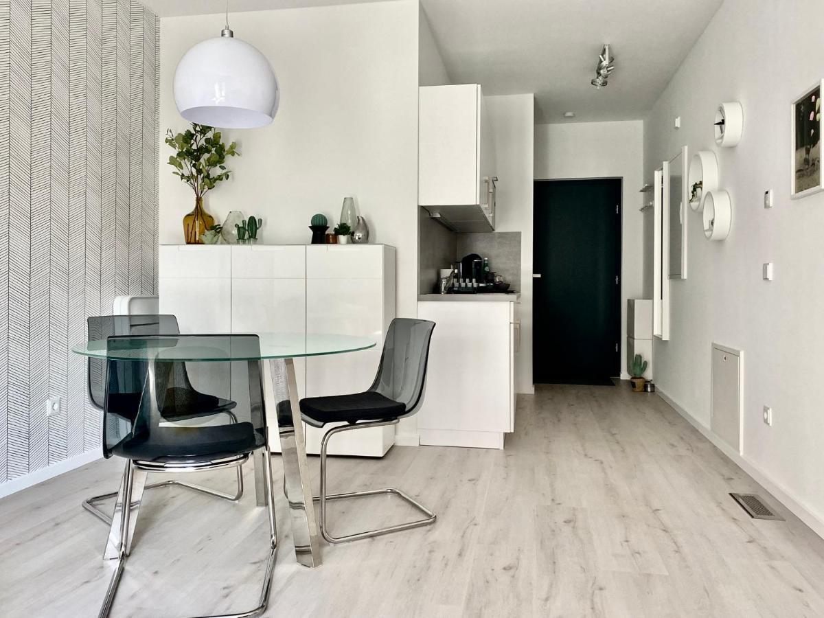 Modernes Apartment, Terrasse Und Garten Am Lilienthalpark Im Suedwesten Berlins Dış mekan fotoğraf